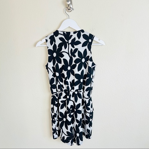 Altar’d State Black & White 70s Floral Collared Sleeveless Romper - Picture 2 of 8